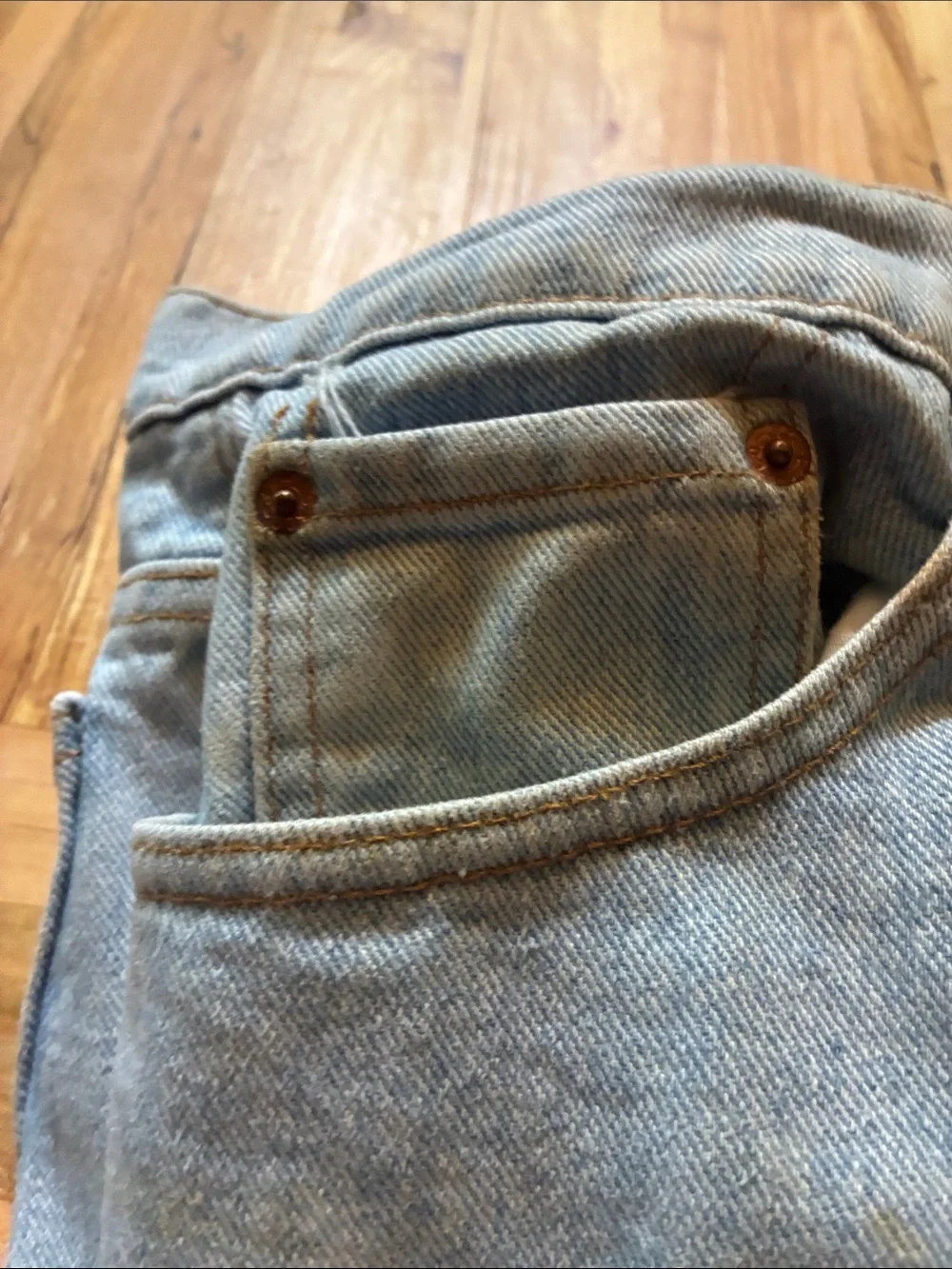 Levi's Men's Relaxed Light Wash Blue Denim Jeans